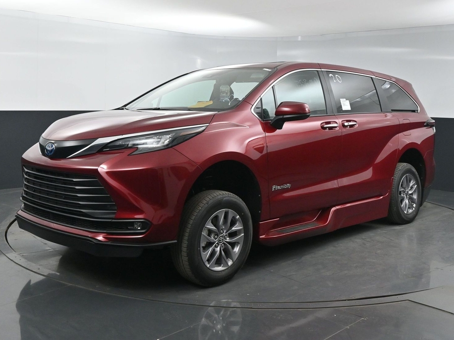 New 2025 Toyota Sienna Hybrid XLE Base - BraunAbility Side Entry Entry In Floor Automatic Ramp