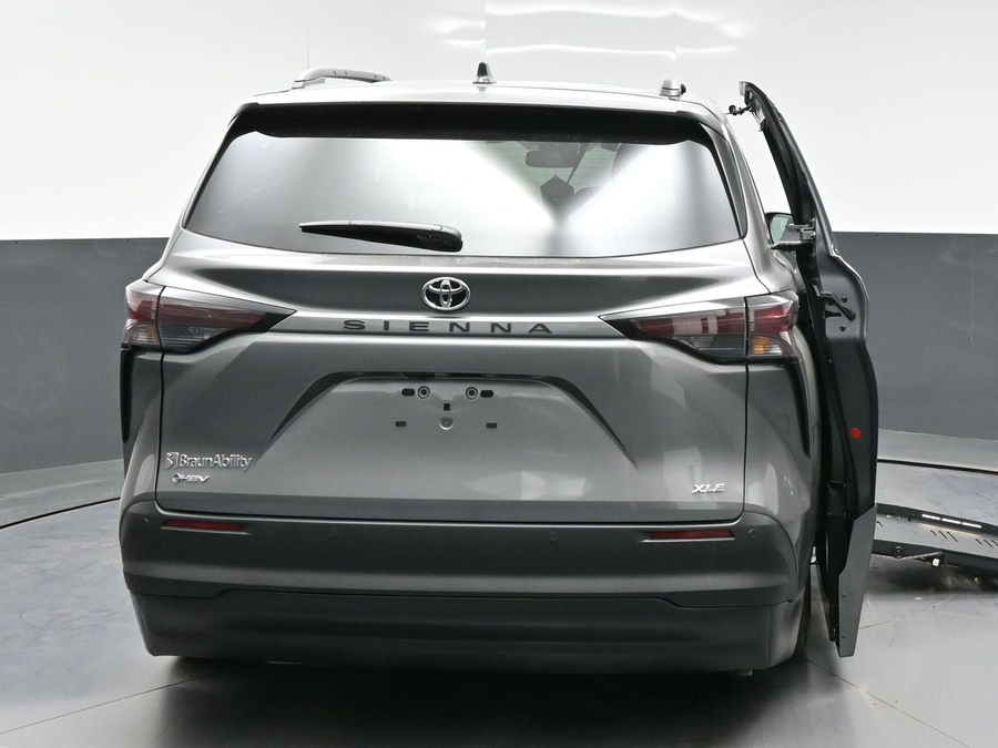 New 2026 Toyota Sienna Hybrid XLE Add - BraunAbility Side Entry Fold Out Automatic Ramp