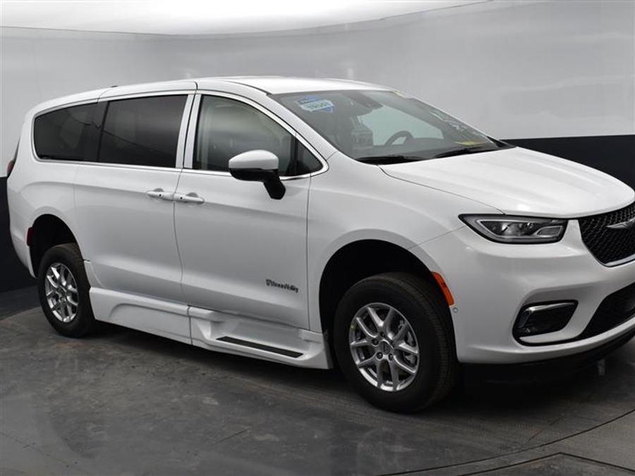 Used 2024 Chrysler Pacifica Touring L - BraunAbility Side Entry Entry In Floor Automatic Ramp