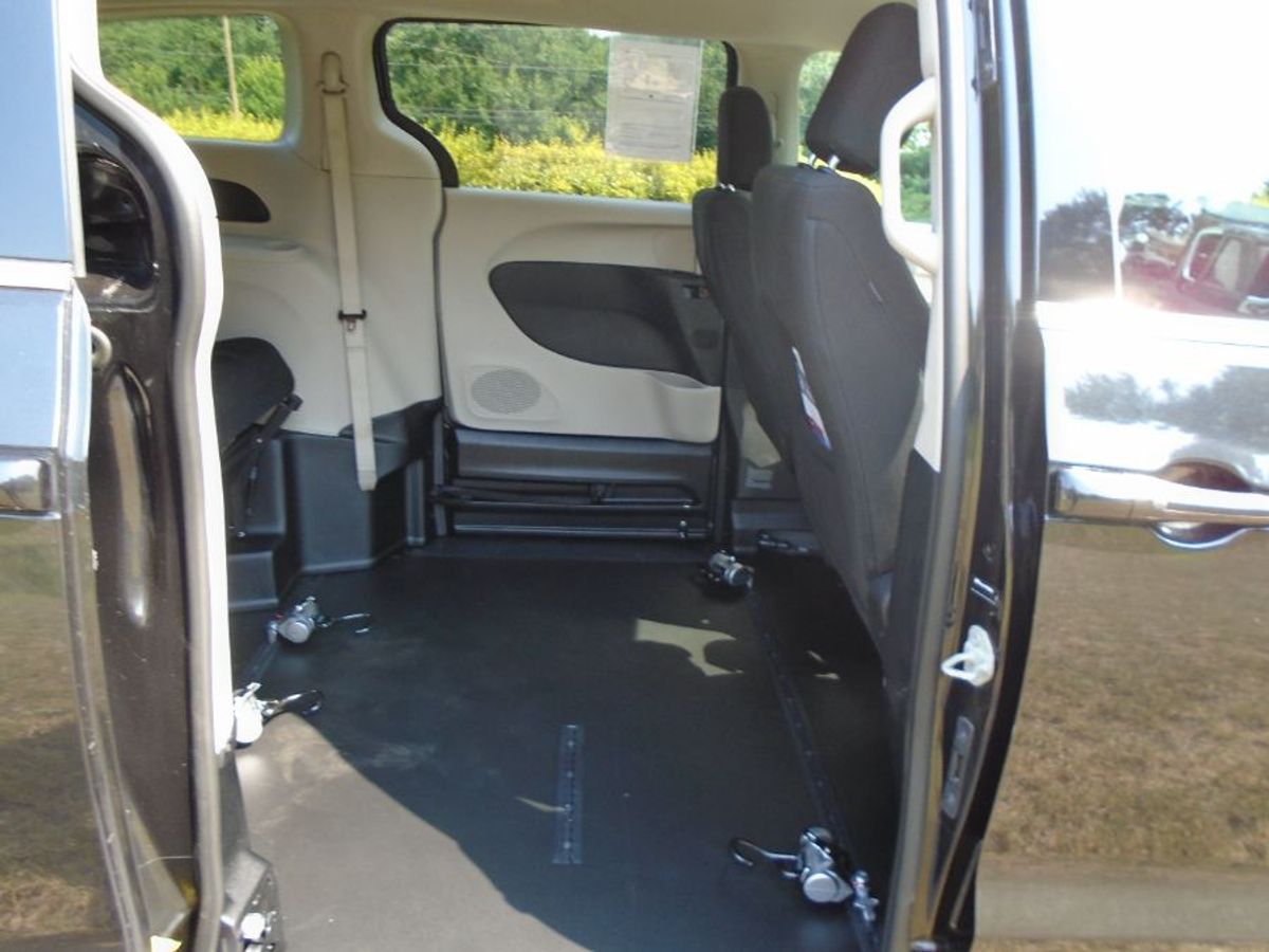 2023 CHRYSLER VOYAGER - Image 11