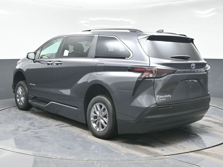 New 2025 Toyota Sienna Hybrid XLE Plus - BraunAbility Side Entry Entry Fold Out Automatic Ramp