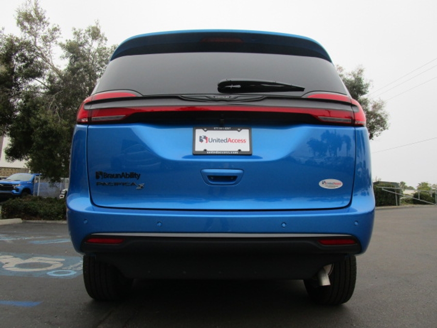 New 2026 Chrysler Pacifica Select Sport - BraunAbility Side Entry Fold Out Automatic Ramp