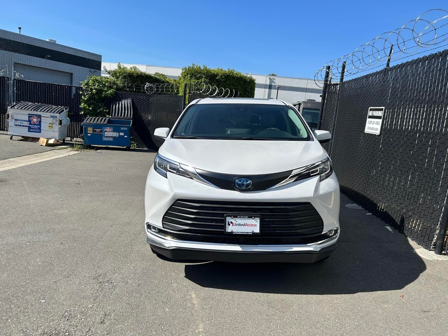 Used 2023 Toyota Sienna Hybrid XLE - BraunAbility Side Entry Entry Fold Out Automatic Ramp