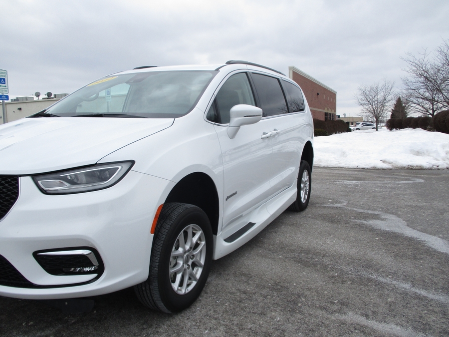 2022 CHRYSLER PACIFICA - Image 2