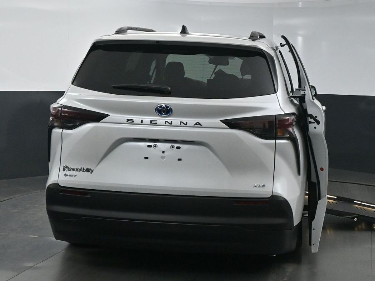 2025 TOYOTA SIENNA - Image 4