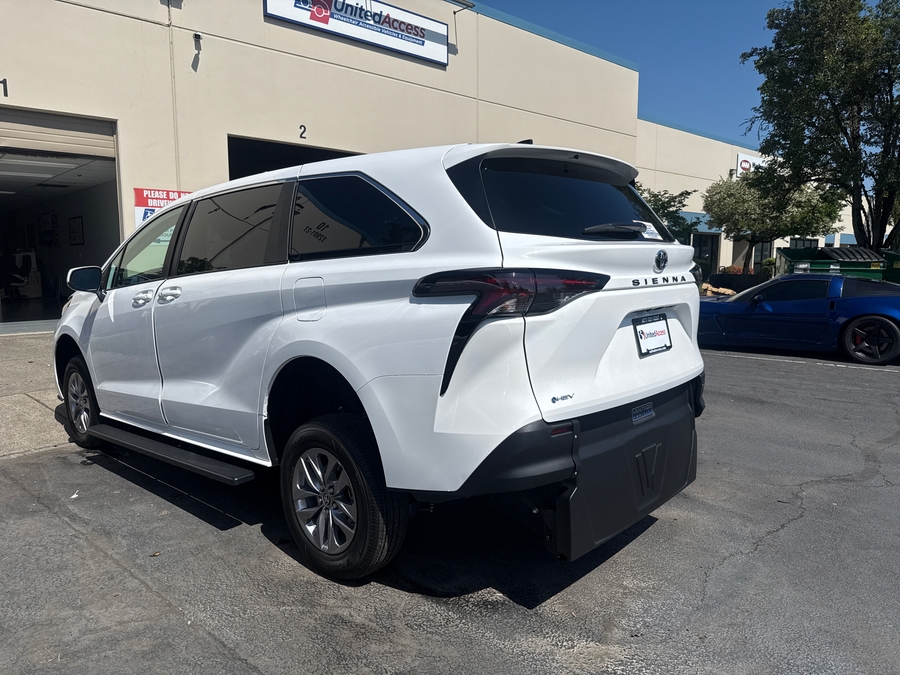 New 2026 Toyota Sienna Hybrid LE - Vantage Mobility Commercial Rear Entry Entry Fold Out Manual Ramp
