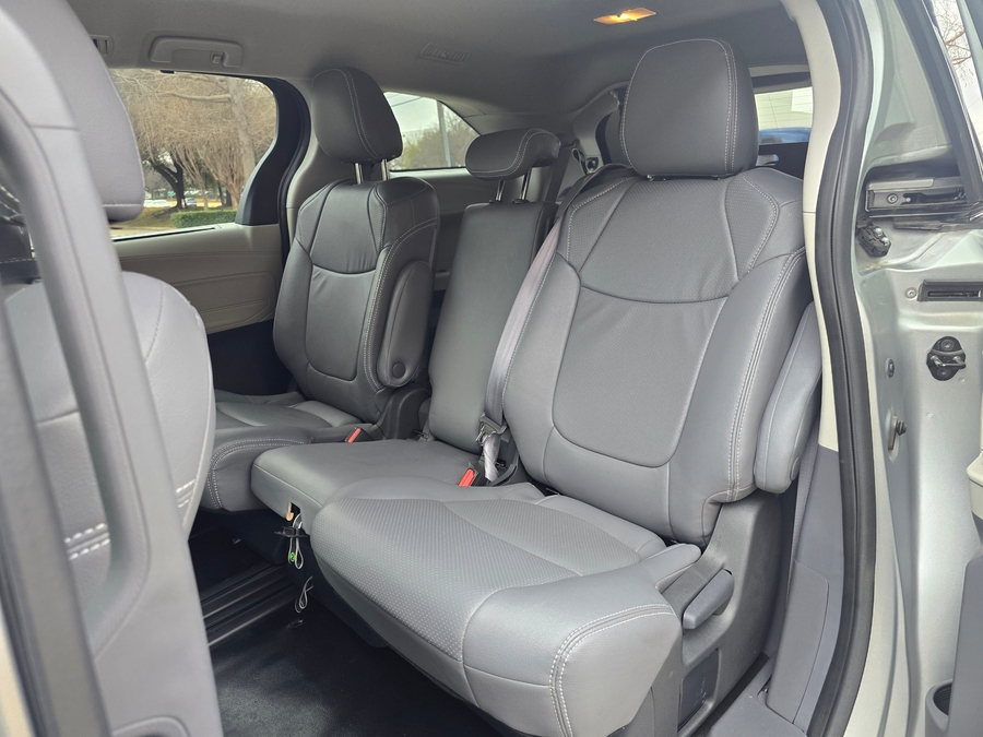 Used 2024 Toyota Sienna Hybrid LE - BraunAbility Rear Entry Entry Fold Out Manual Ramp