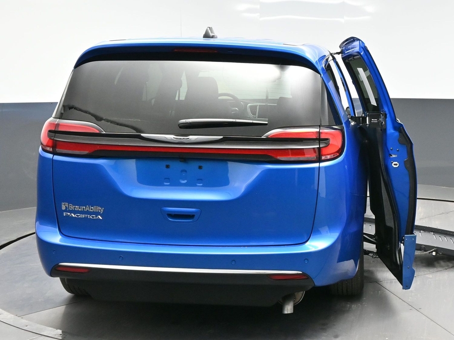 Blue Chrysler Pacifica image number 5