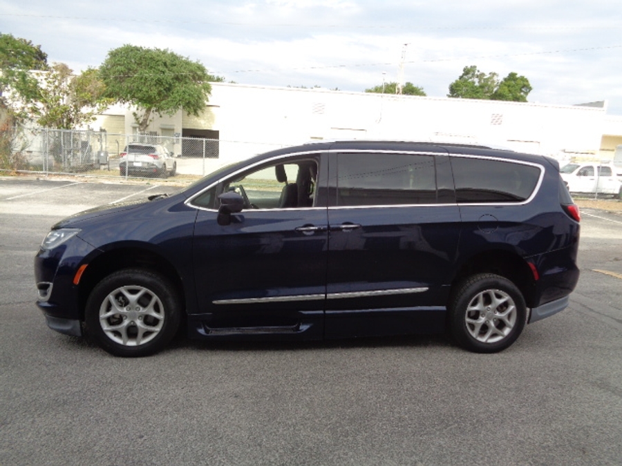 Used 2019 Chrysler Pacifica Touring L Plus - BraunAbility Side Entry Entry Fold Out Automatic Ramp