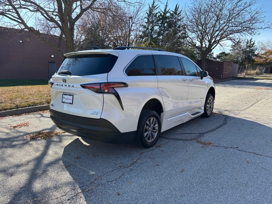 Used 2021 Toyota Sienna Hybrid XLE Base - BraunAbility Side Entry Entry Fold Out Automatic Ramp