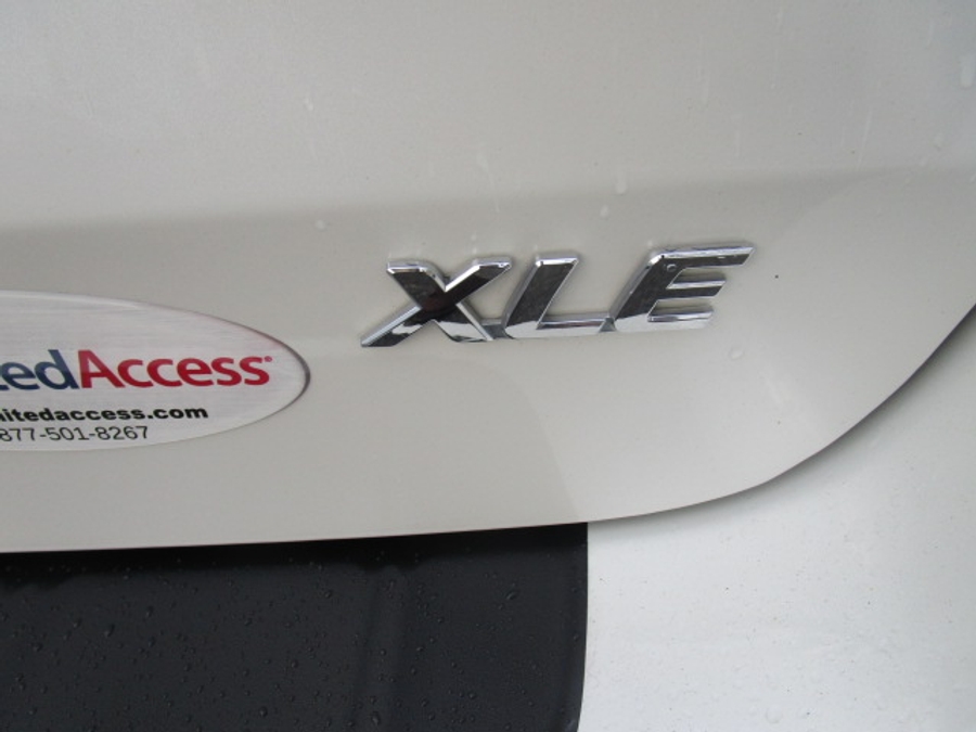 Used 2020 Toyota Sienna XLE Base - BraunAbility Side Entry Entry Fold Out Automatic Ramp