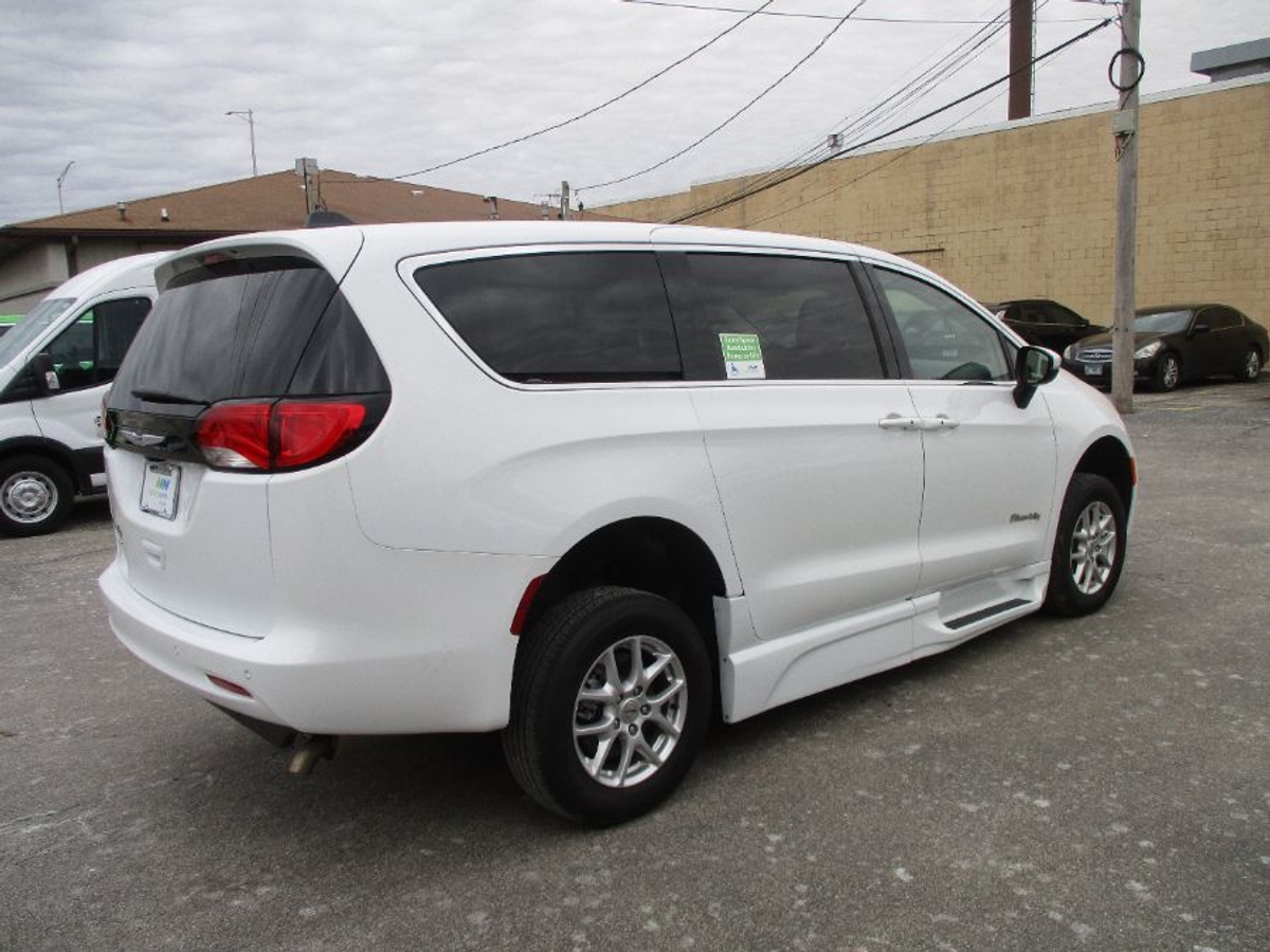 2023 CHRYSLER VOYAGER - Image 6