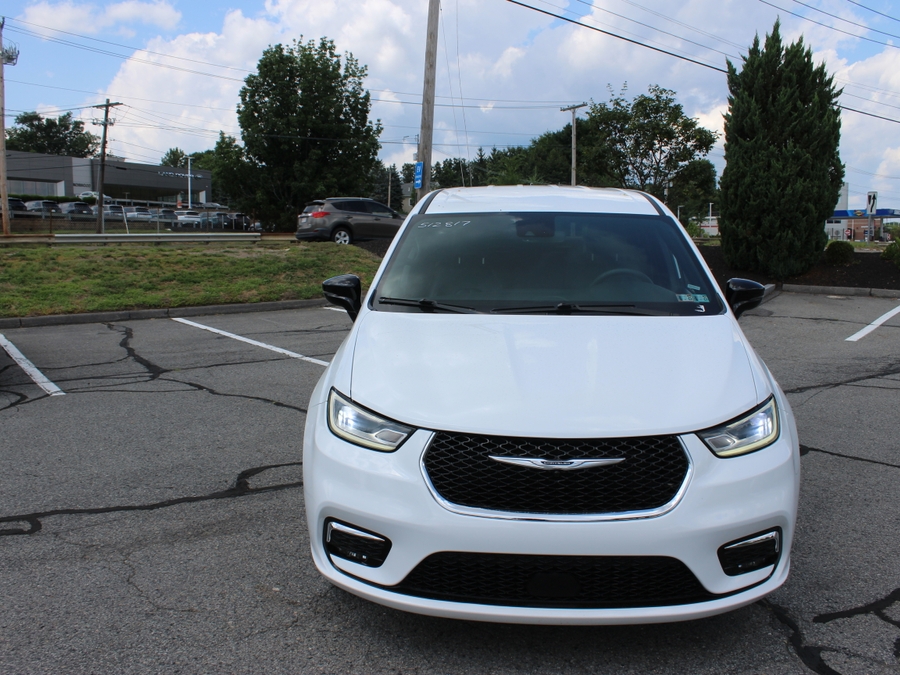 White Chrysler Pacifica image number 1