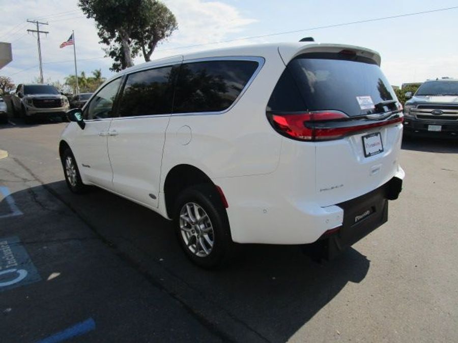 New 2025 Chrysler Pacifica Select Safety - BraunAbility Rear Entry Entry Fold Out Manual Ramp
