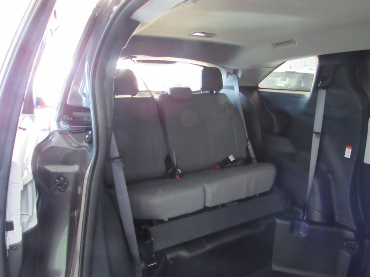2025 TOYOTA SIENNA - Image 12