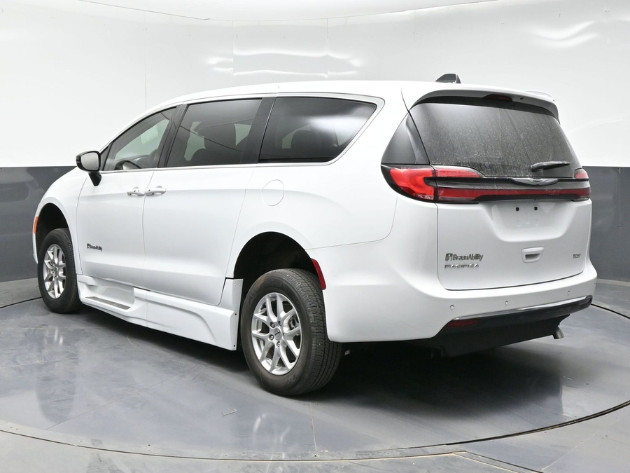 Used 2024 Chrysler Pacifica Touring L - BraunAbility Side Entry Entry Fold Out Automatic Ramp