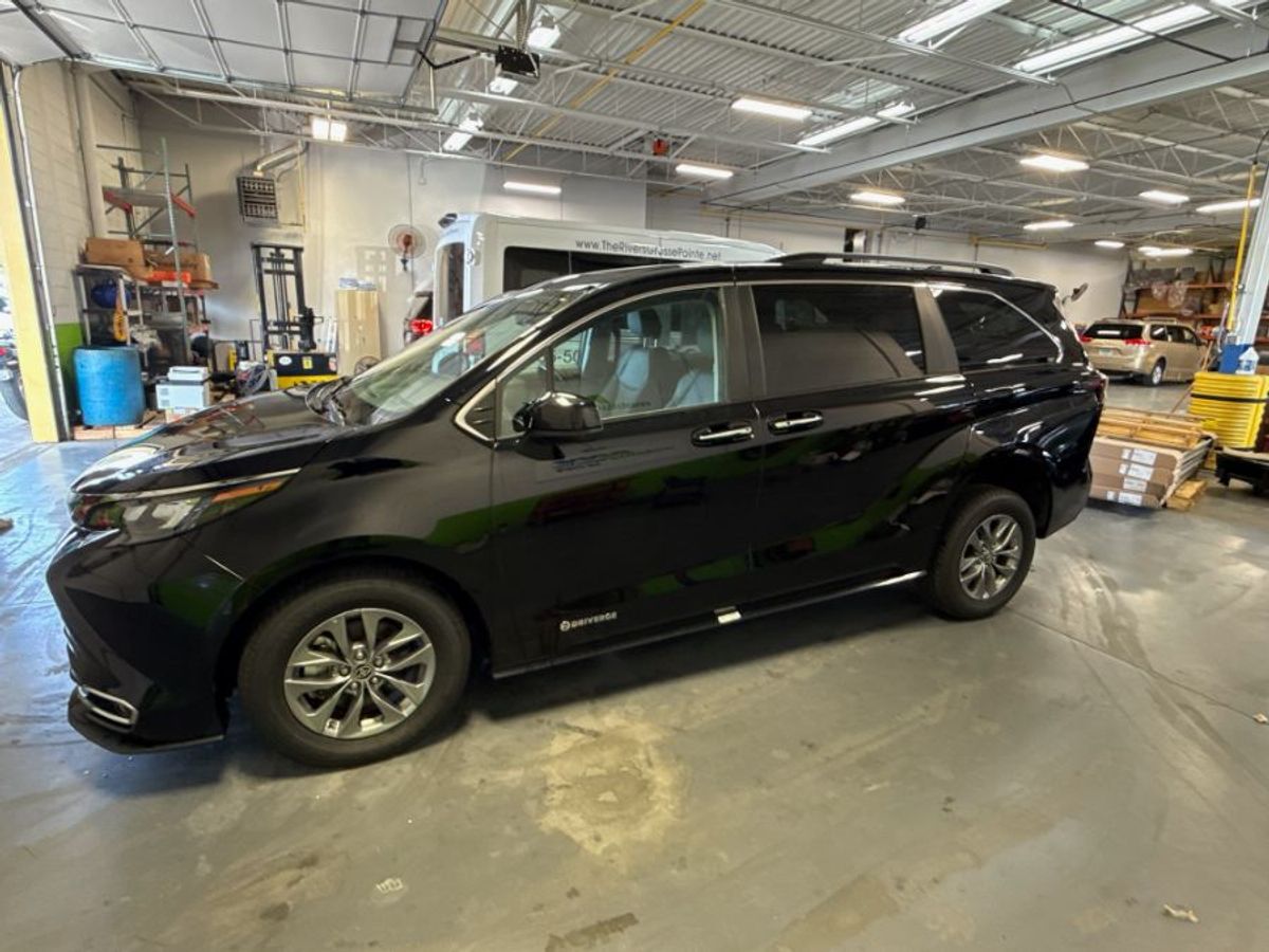 2024 TOYOTA SIENNA - Image 8