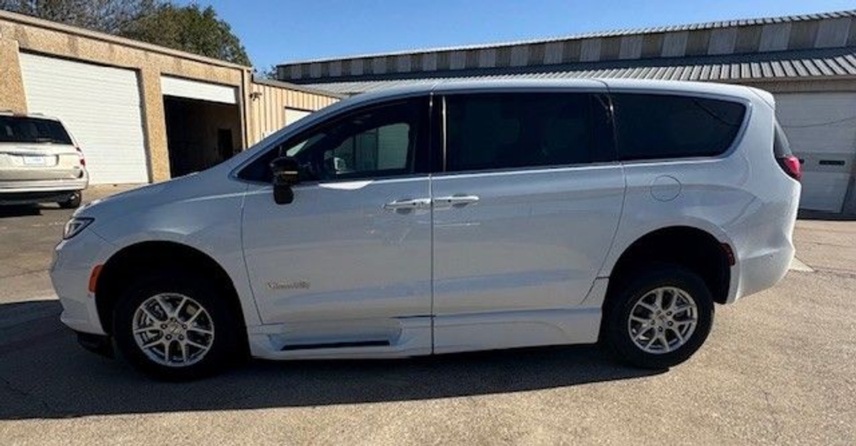 2025 CHRYSLER PACIFICA - Image 7