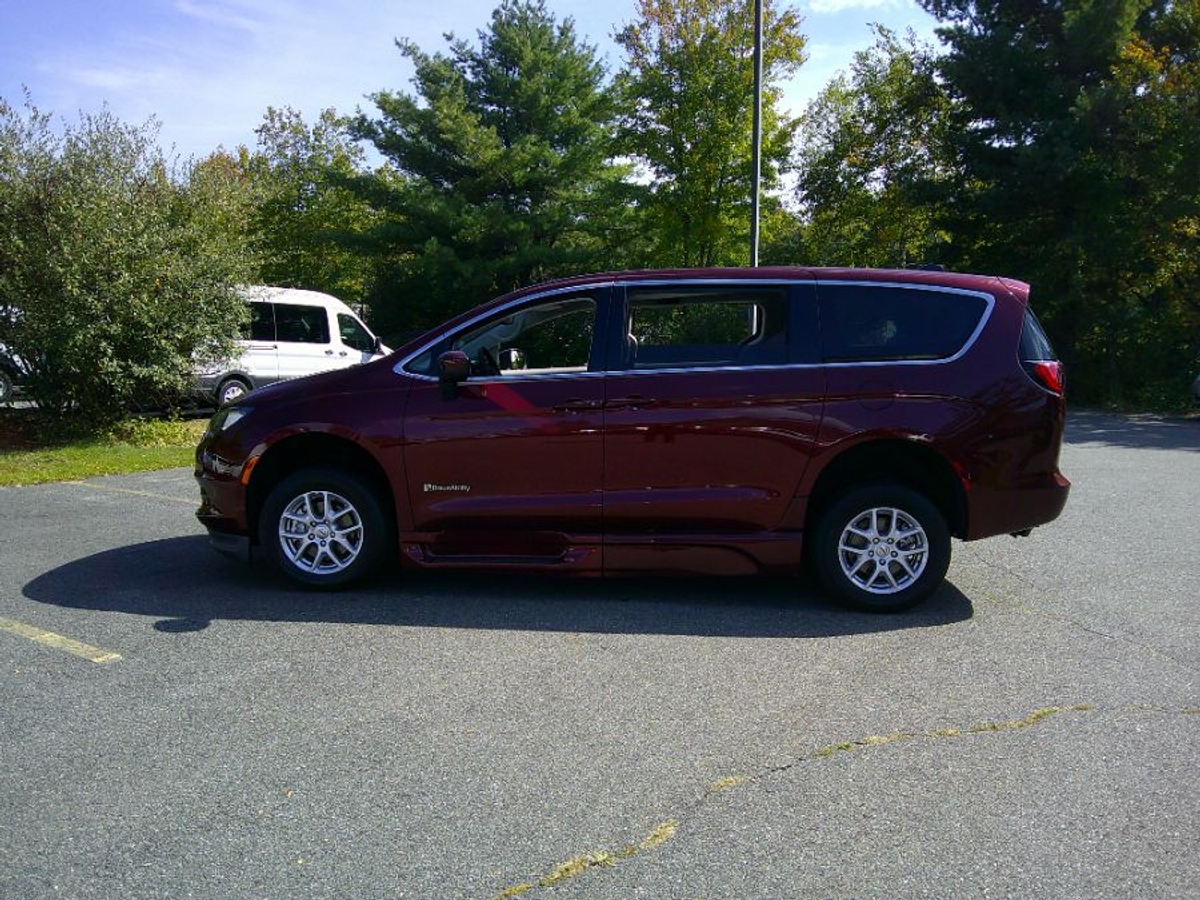 2023 CHRYSLER VOYAGER - Image 10