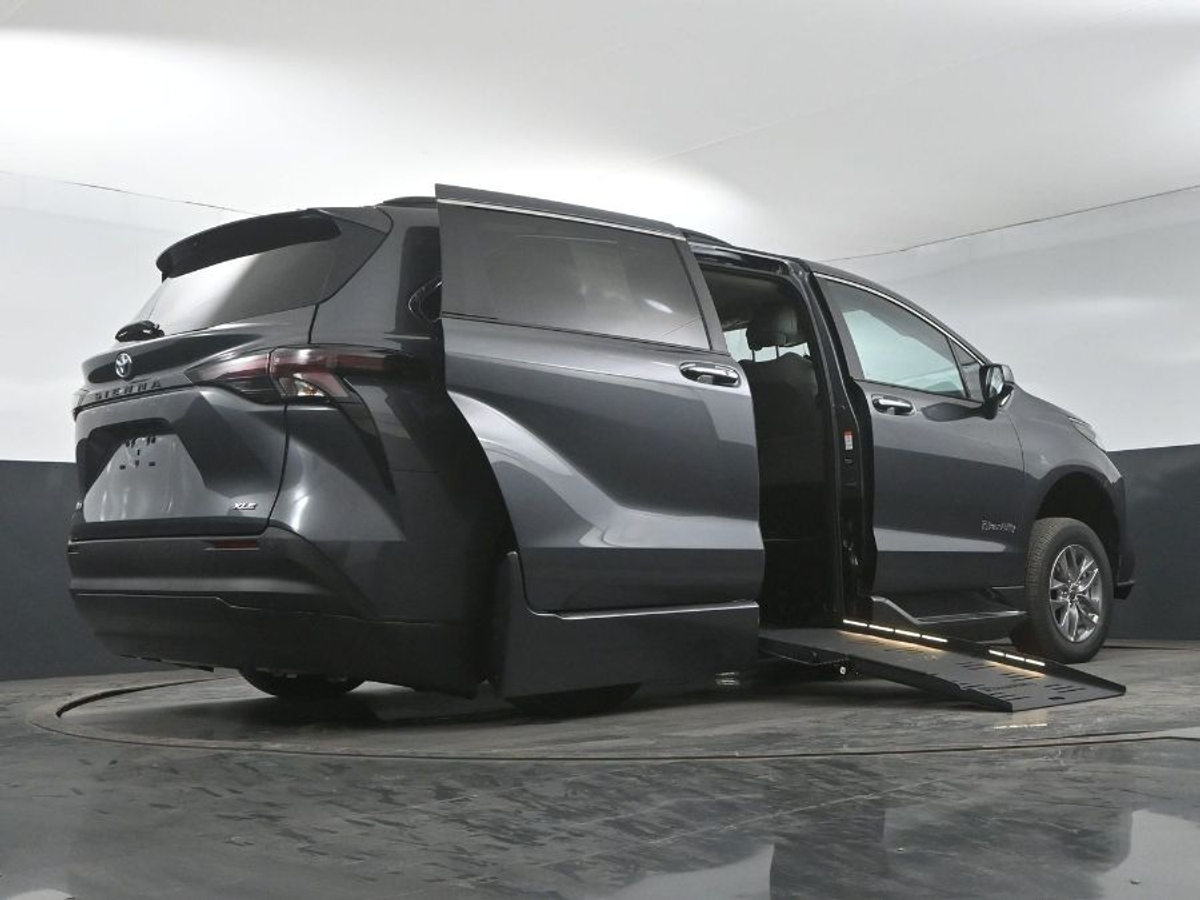 2025 TOYOTA SIENNA - Image 22