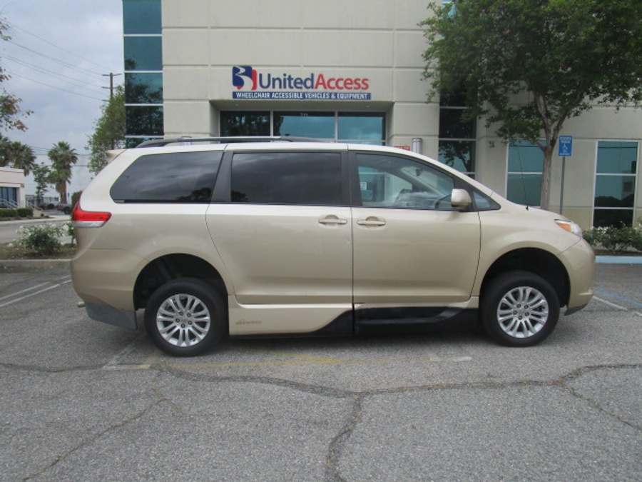 Used 2013 Toyota Sienna XLE Base - VMI Side Entry Entry In Floor Automatic Ramp
