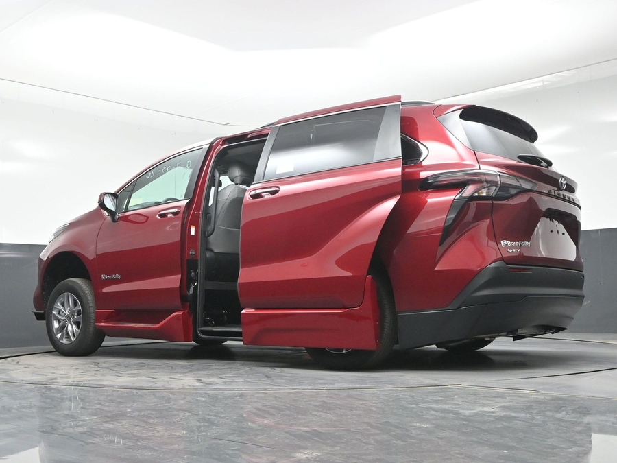 Red Toyota Sienna image number 20