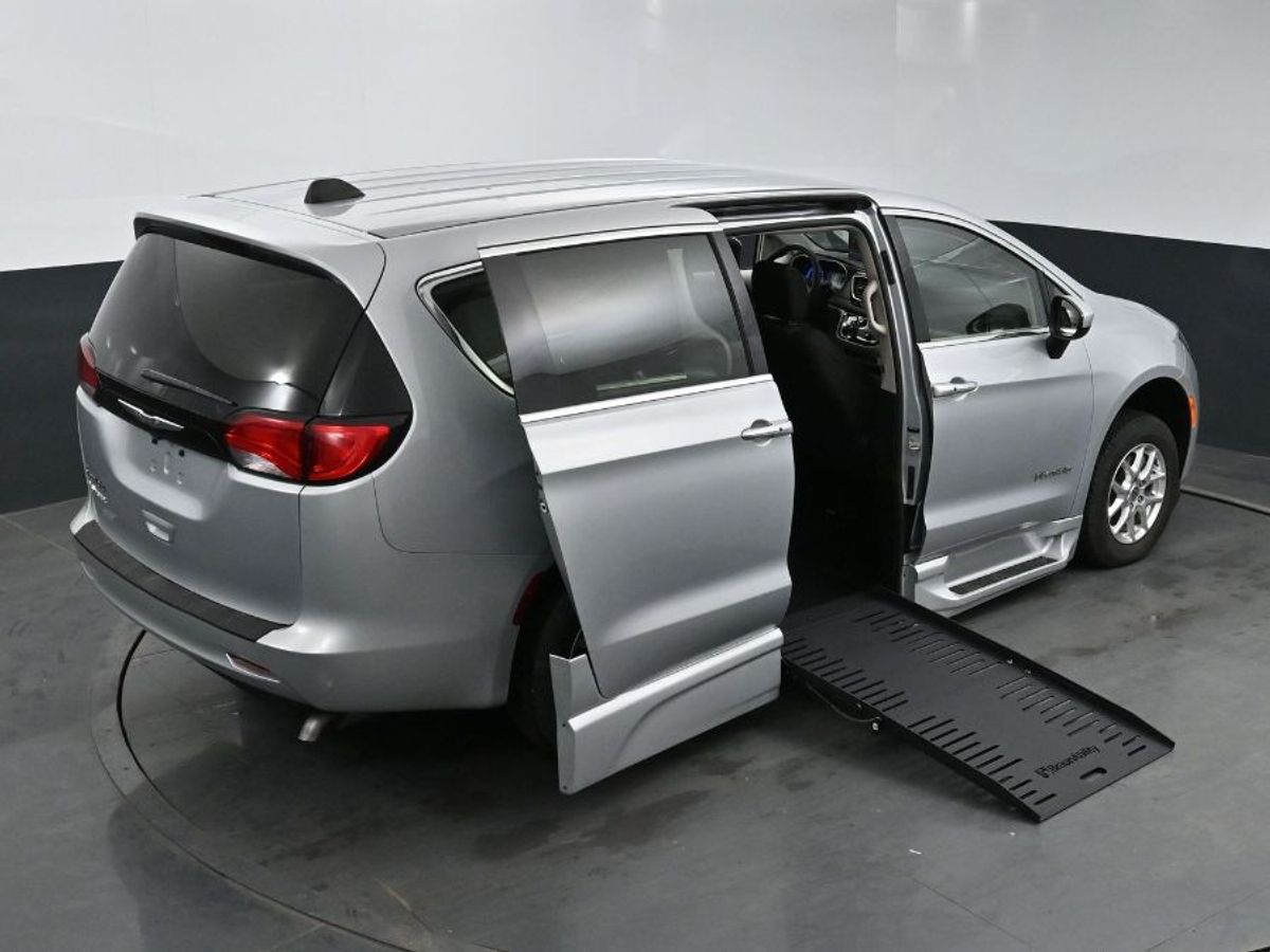 2023 CHRYSLER VOYAGER - Image 17