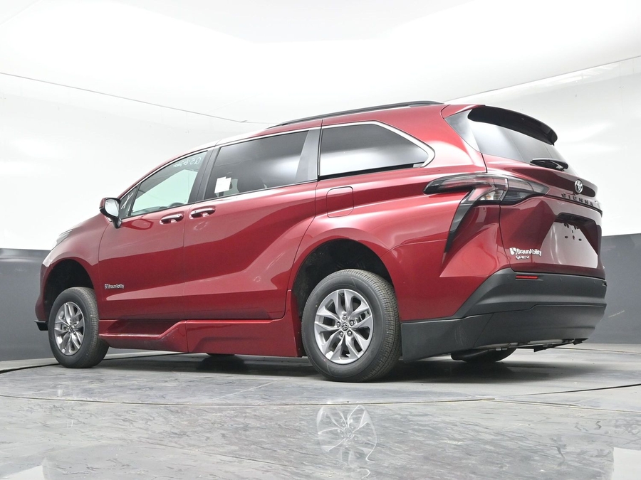 Red Toyota Sienna image number 17