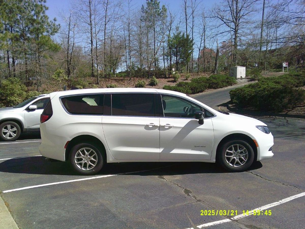 2024 CHRYSLER VOYAGER - Image 7