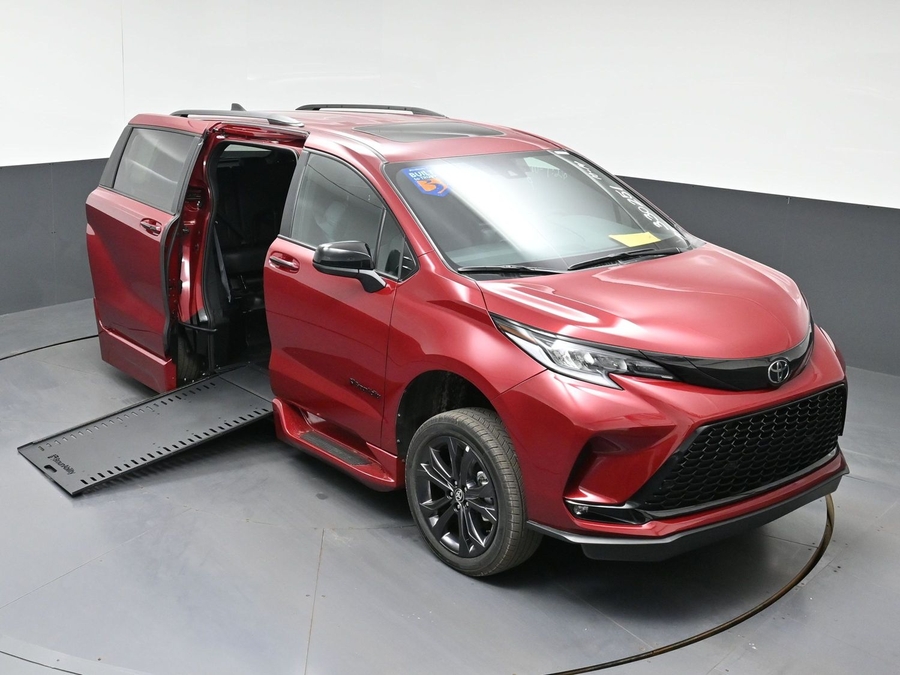 New 2026 Toyota Sienna Hybrid XSE Sport - BraunAbility Side Entry In Floor Automatic Ramp