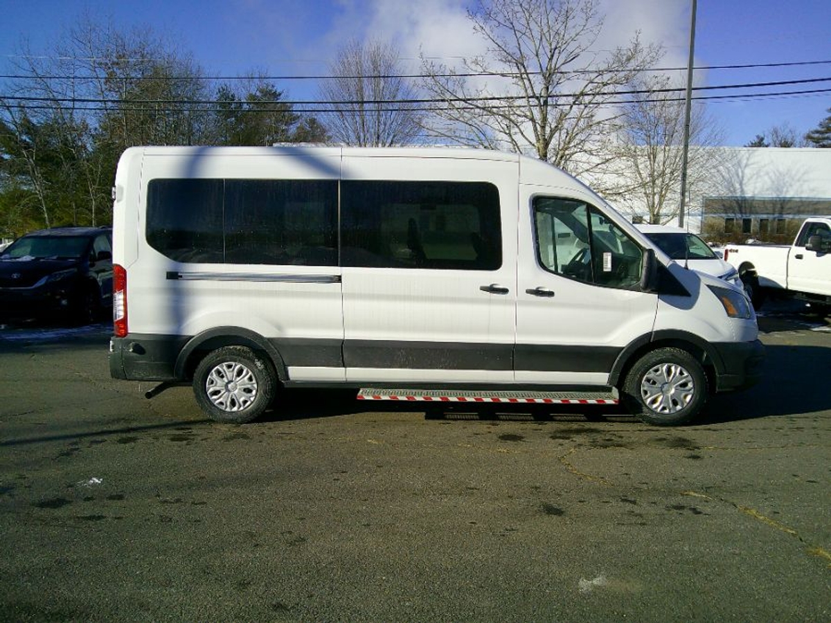 White Ford T350 image number 4