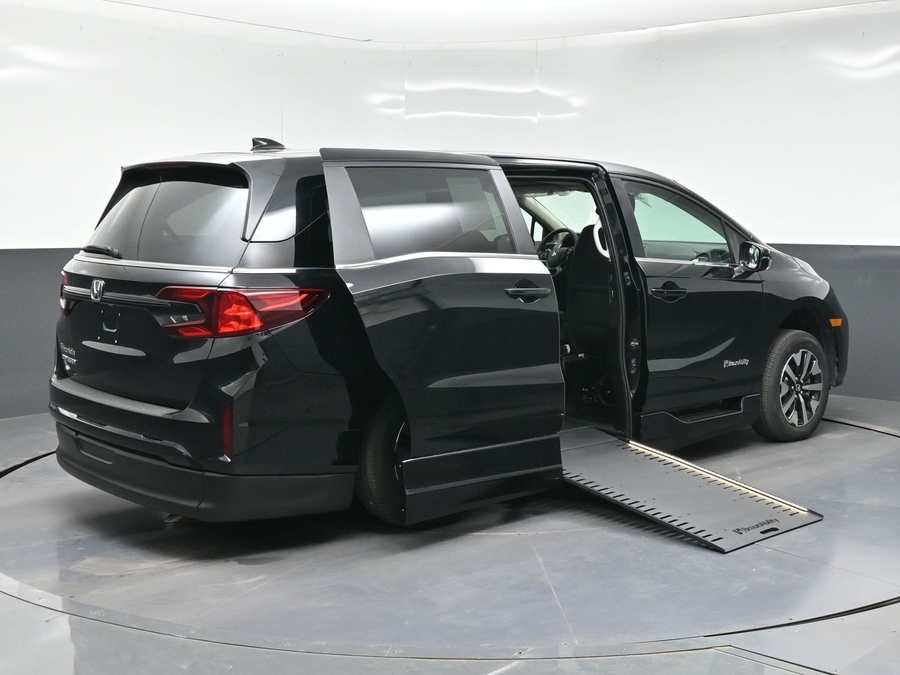 Black Honda Odyssey image number 6