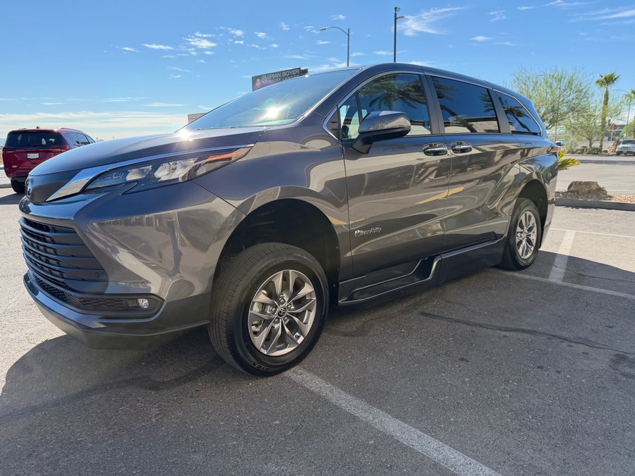 Used 2025 Toyota Sienna Hybrid XLE Base - BraunAbility Side Entry Fold Out Automatic Ramp