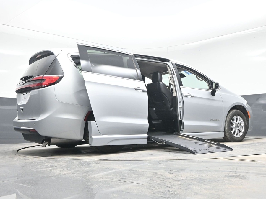 Used 2024 Chrysler Pacifica Touring L - BraunAbility Side Entry Entry Fold Out Automatic Ramp