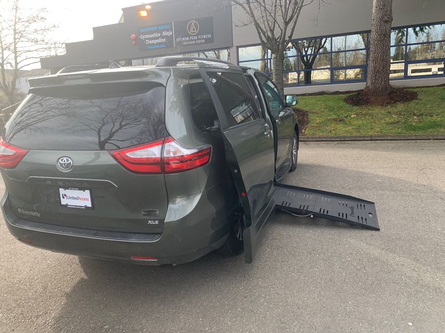 Used 2019 Toyota Sienna XLE Base - BraunAbility Side Entry Entry Fold Out Automatic Ramp