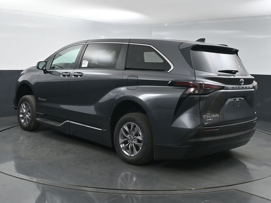 New 2025 Toyota Sienna Hybrid LE - BraunAbility Side Entry Entry Fold Out Automatic Ramp