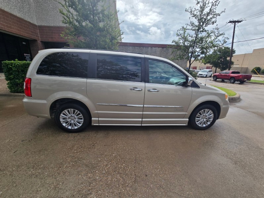 Used 2012 Chrysler Town and Country Touring L - BraunAbility Side Entry Fold Out Automatic Ramp