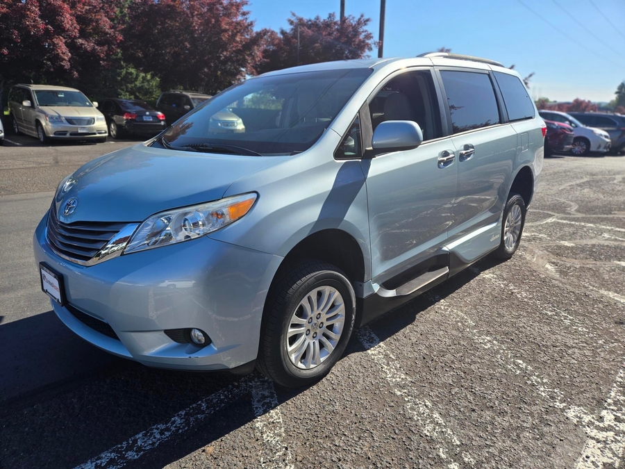 Used 2015 Toyota Sienna XLE - VMI Side Entry Entry In Floor Automatic Ramp