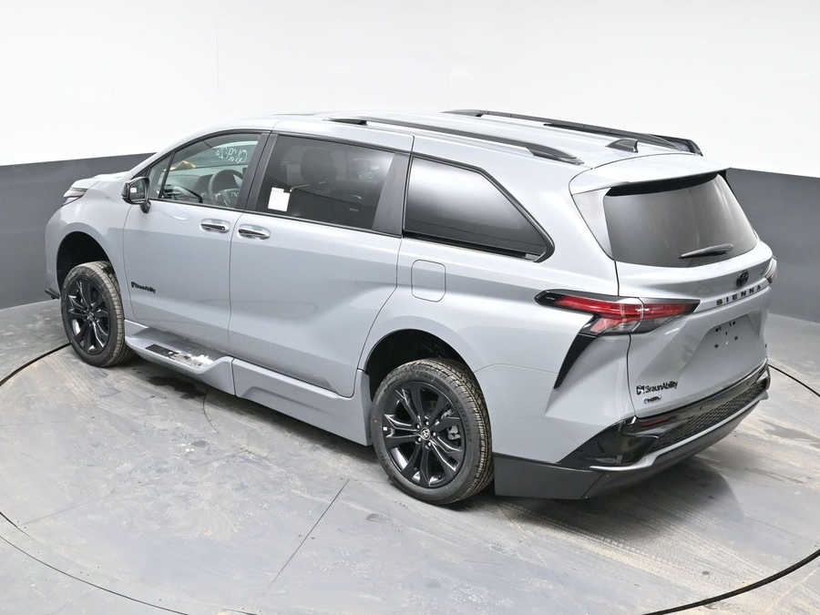 New 2025 Toyota Sienna Hybrid XSE Sport - BraunAbility Side Entry Entry In Floor Automatic Ramp