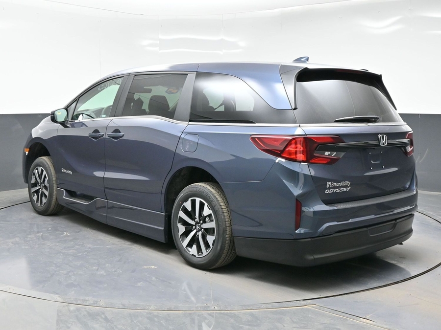 Blue Honda Odyssey image number 2