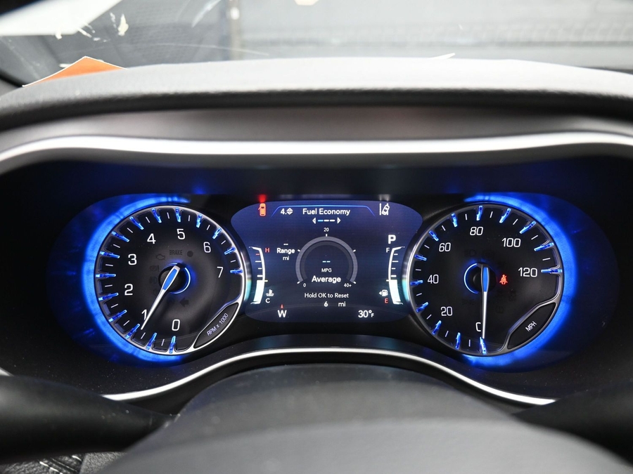 White Chrysler Pacifica image number 15