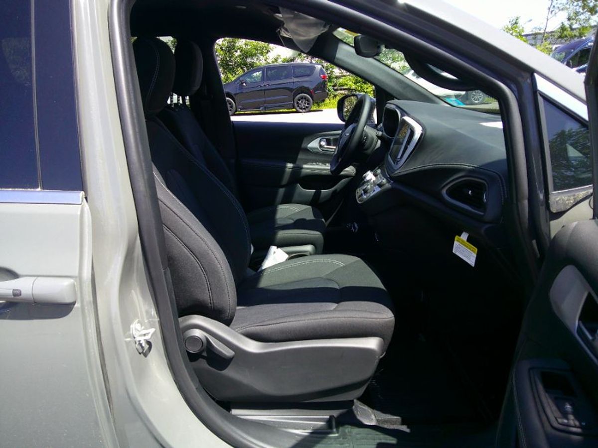 Chrysler Pacifica gris imagen numero 18