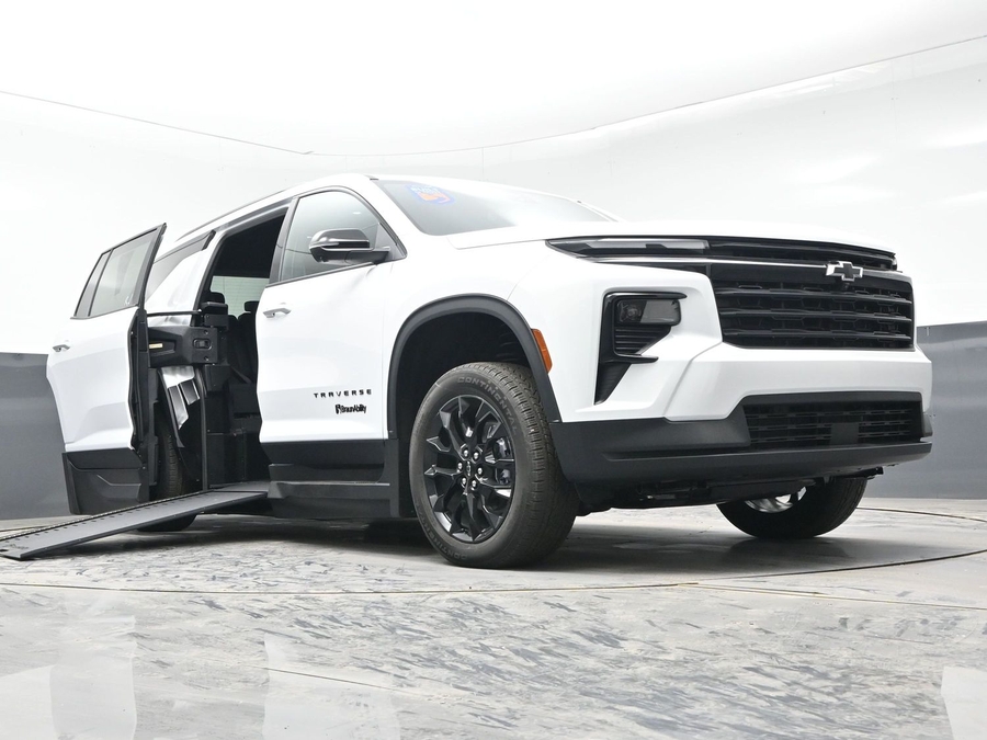 New 2026 Chevrolet Traverse 1LT Midnight - BraunAbility Side Entry In Floor Automatic Ramp