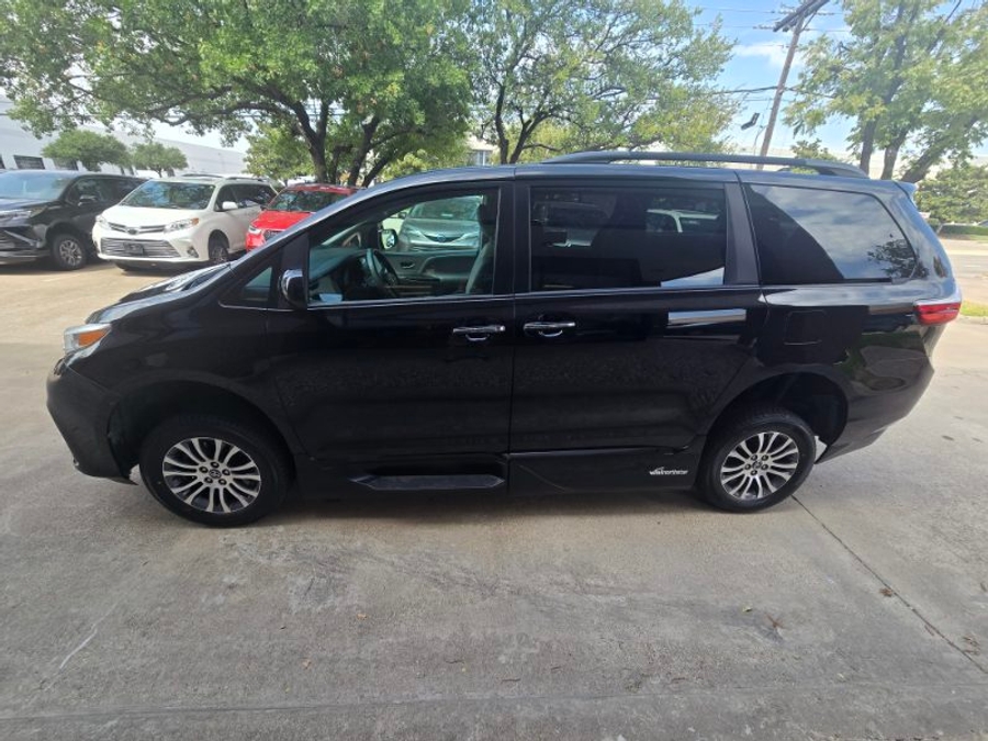 Used 2018 Toyota Sienna XLE - VMI Side Entry In Floor Automatic Ramp