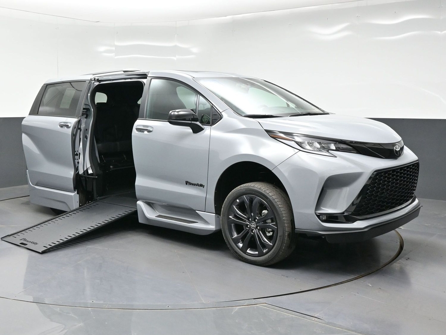 New 2026 Toyota Sienna Hybrid XSE Sport - BraunAbility Side Entry In Floor Automatic Ramp