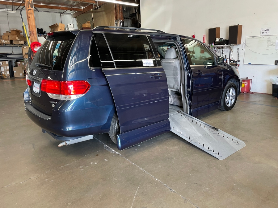 Used 2010 Honda Odyssey Touring - VMI Side Entry In Floor Automatic Ramp