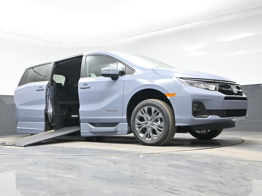 Grey Honda Odyssey image number 17