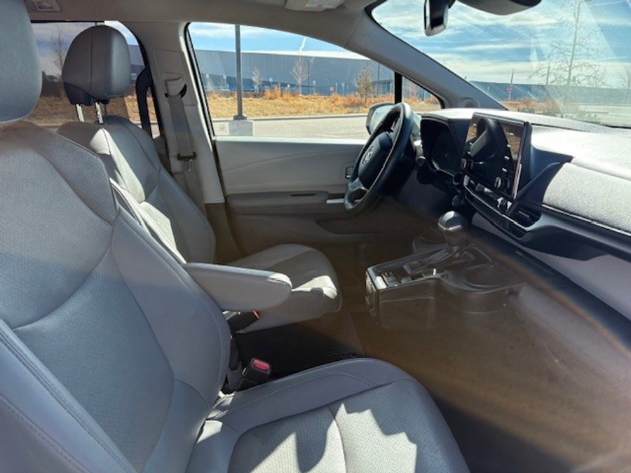 Used 2021 Toyota Sienna Hybrid Limited - BraunAbility Side Entry Entry Fold Out Automatic Ramp