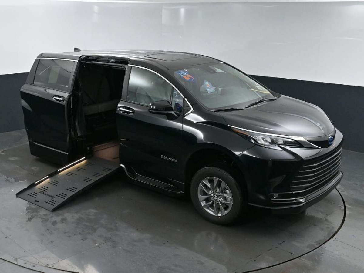 2025 TOYOTA SIENNA - Image 23