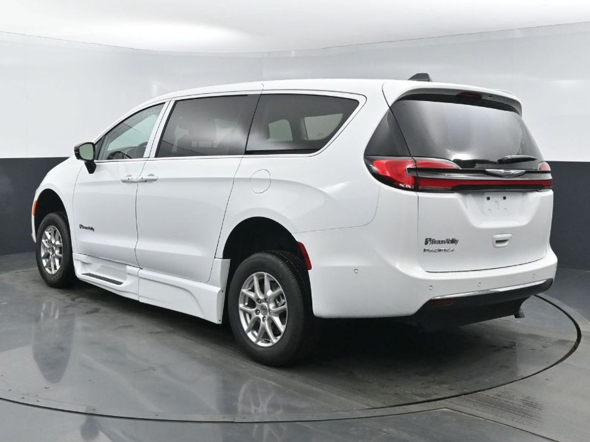 2024 CHRYSLER PACIFICA - Image 23